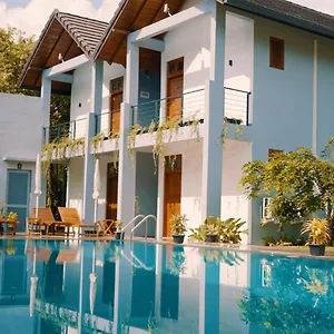 Lion Gate Hotel